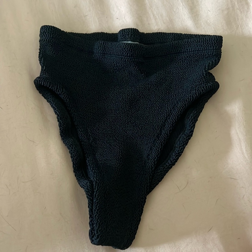 Hunza G black bikini. One size fits all. Not worn, in like new condition
